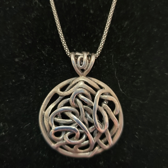 Silpada 925 Woven Knot Pendant on 925 Silver Silpada Chain - Picture 3 of 16